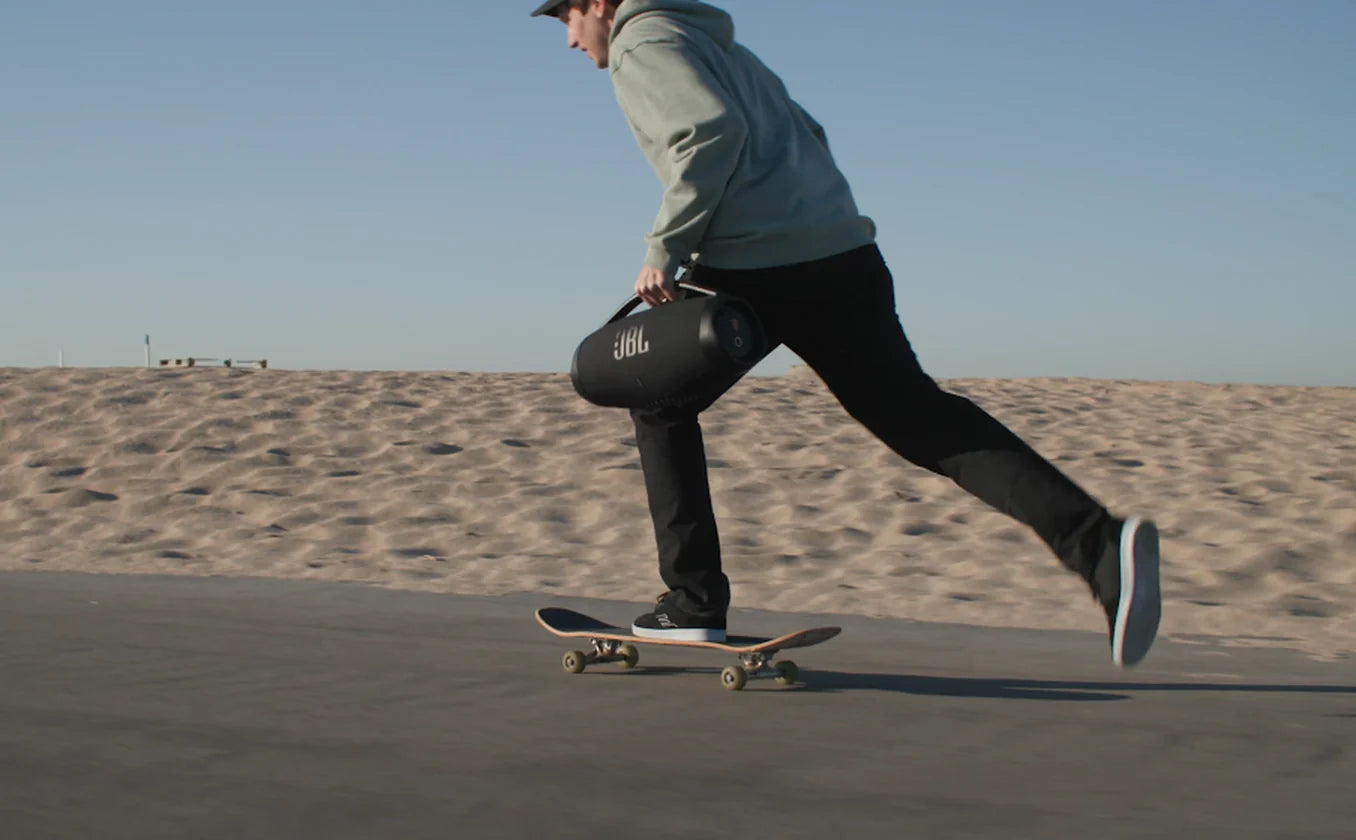 JBL_BOOMBOX3_WIFI_LIFESTYLE_03_904x560px.webp__PID:4ff2ed15-c8ea-4ba9-816a-7eb7c1552d15